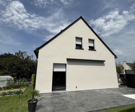 Façade avant travaux d’imperméabilisation à La Guerche-de-Bretagne – EnjoyHome
