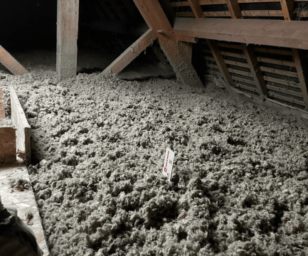 Résultat final après soufflage d’isolant dans les combles perdus – Chantier réalisé par EnjoyHome
