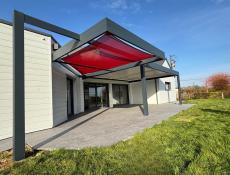 Photo après travaux montrant la pergola installée à Bierné-les-Villages, réalisée par EnjoyHome, offrant un espace extérieur élégant et fonctionnel
